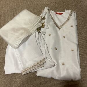 Beautiful Indian Pakistani kurta shalwar dupatta
